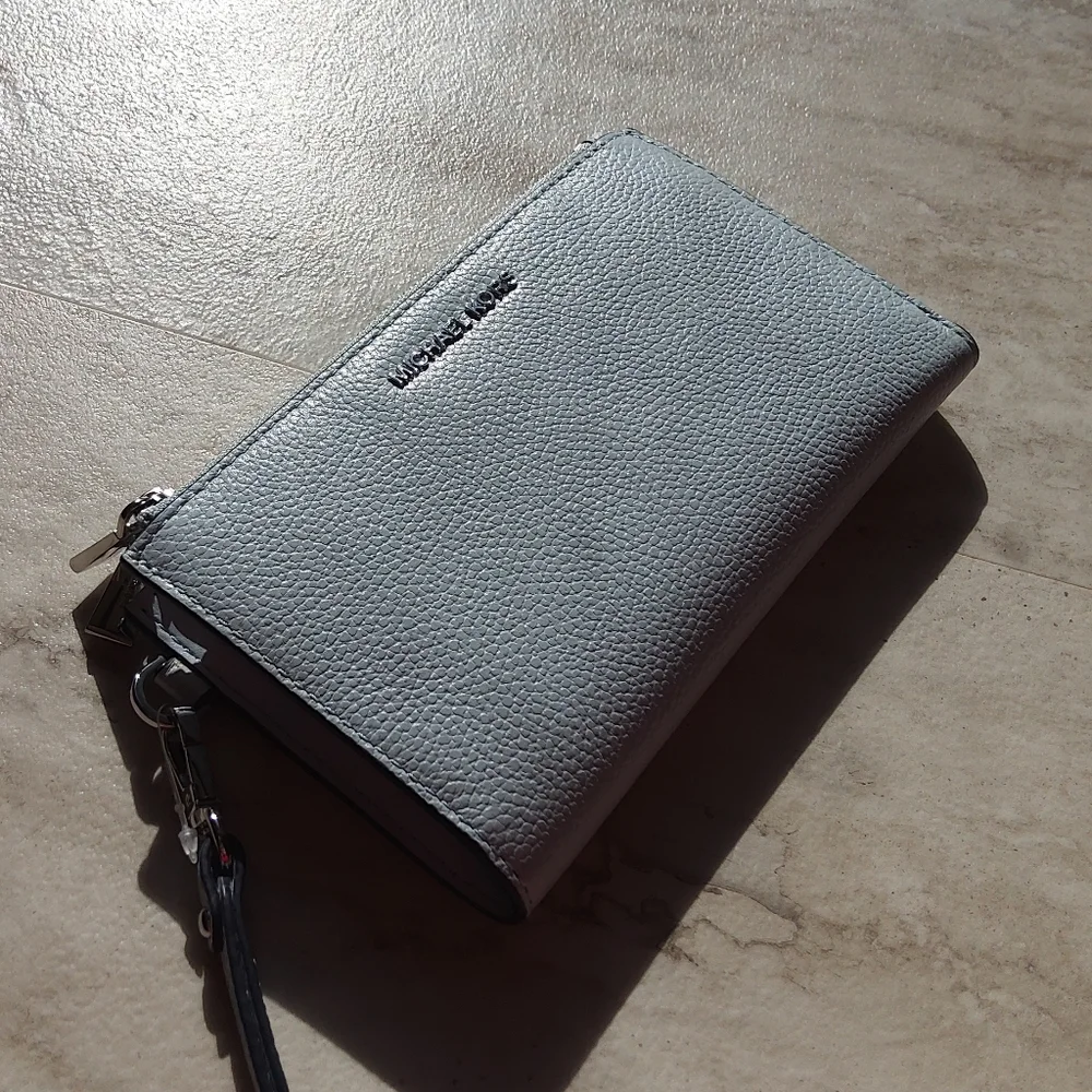 Michael Kors Adele Double Zip Wristlet NWOT - Picture 4 of 11